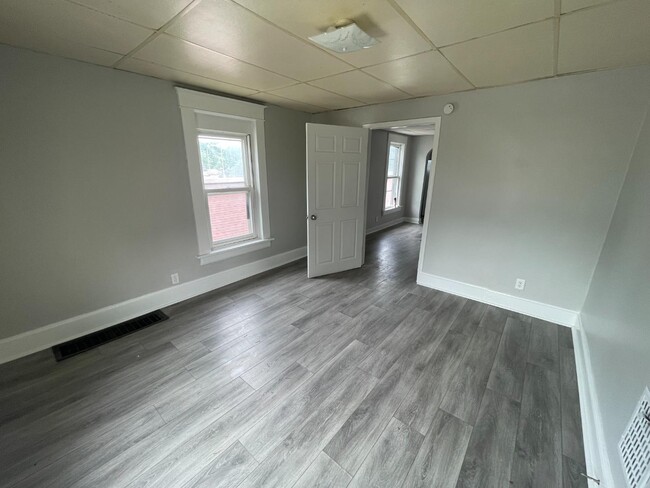 Building Photo - 821 N 13th St