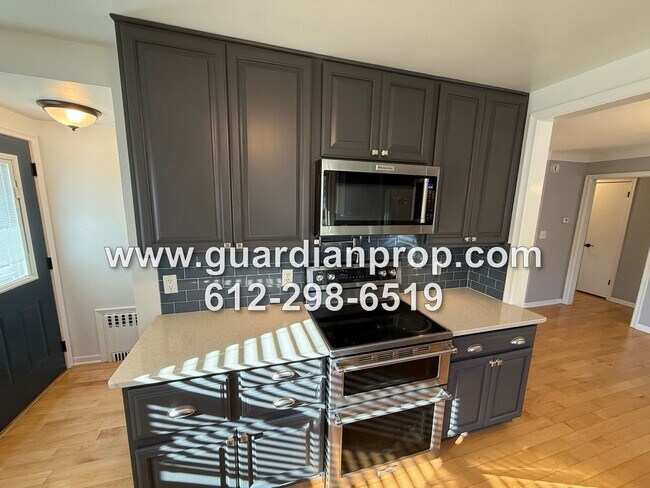 Building Photo - Fully Updated House Available Now, Office,...