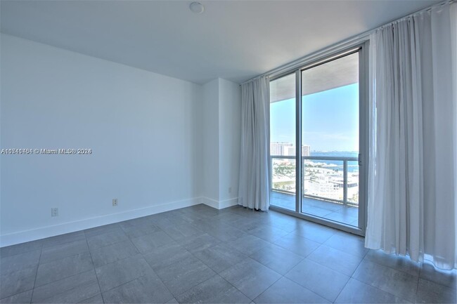 Building Photo - 888 Biscayne Blvd