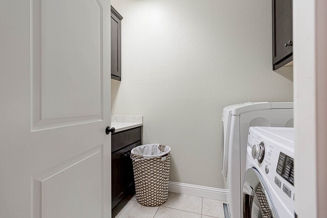 Building Photo - 582 Pasture Ave