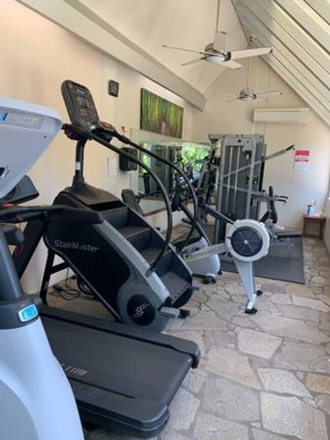 Building Photo - Great Amenities and Great Location!