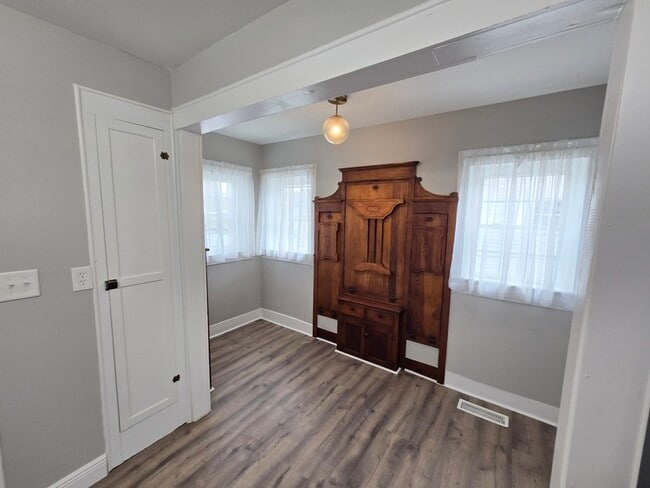 Building Photo - 105 California Ave