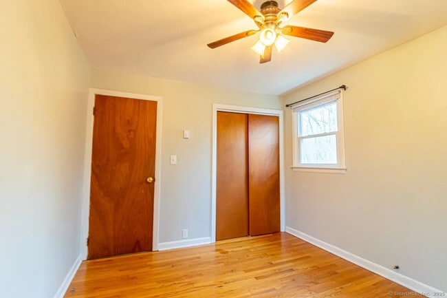 Building Photo - 405 Noank Ledyard Rd