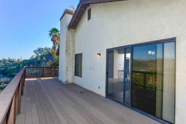 Building Photo - Remodeled Home in Cimarron with Amazing Vi...