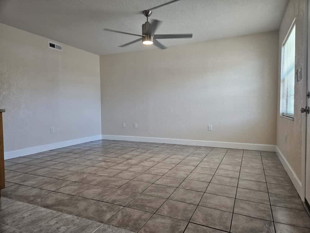 Building Photo - 4414 N Clark Ave