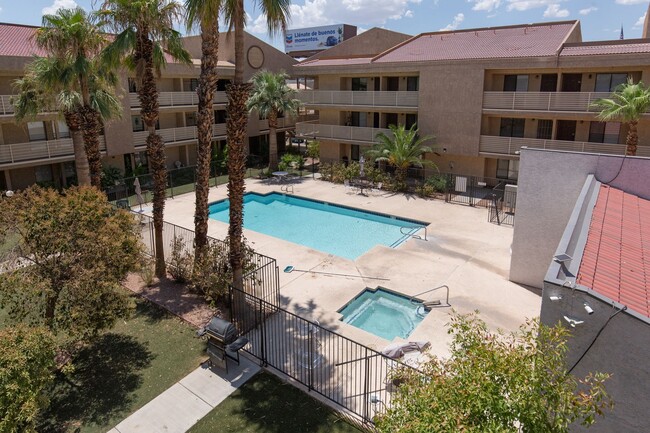 Building Photo - Completely remodeled studio unit overlooki...