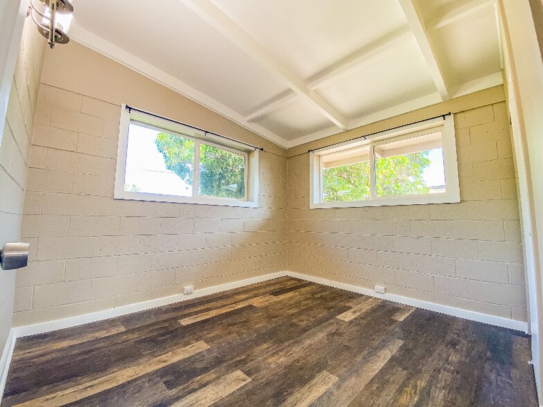 Building Photo - 385 Kahoolawe St