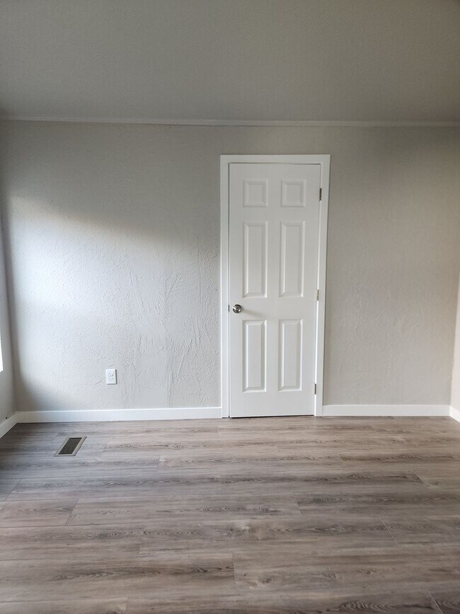 Building Photo - 3-bedroom 2 bath House