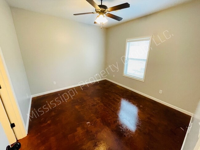 Building Photo - 3BR/3BA For Rent