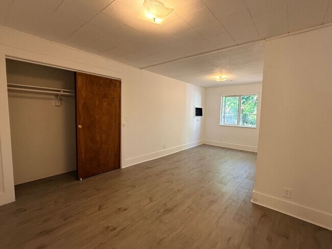 Building Photo - 3601 N Russet St