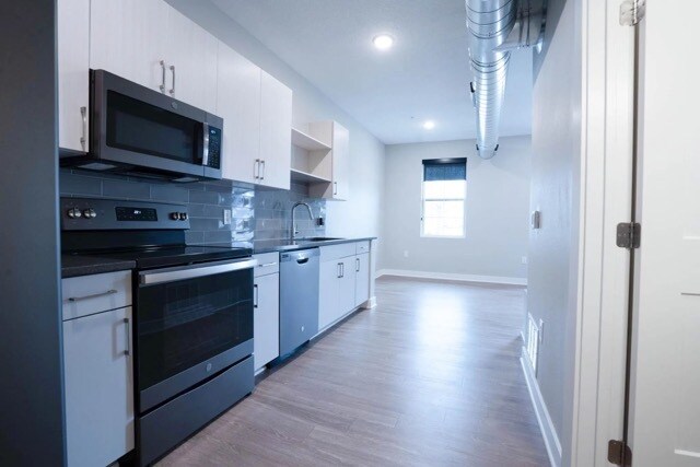 Building Photo - 400 SW 7th St