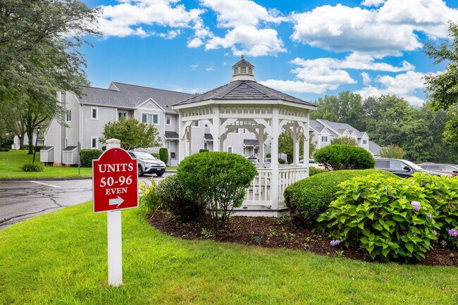 Building Photo - 94 Oak Ridge Dr