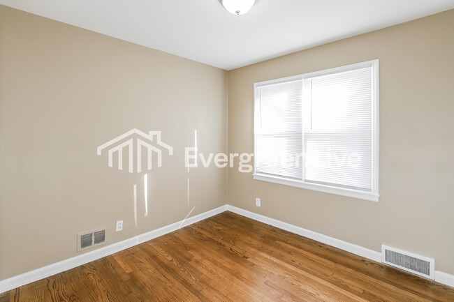 Building Photo - 6701 Fairway Dr