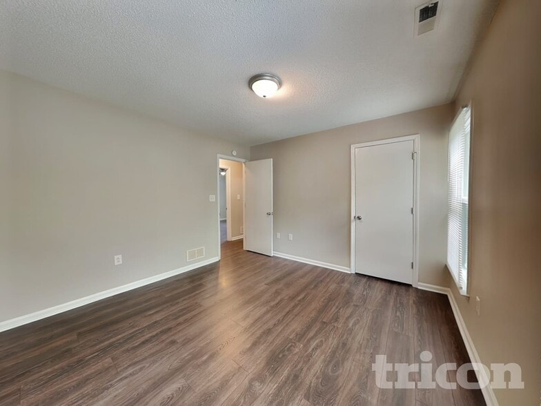 Building Photo - 9708 Kent Village Dr