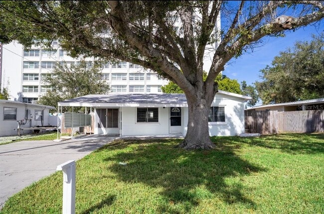 Primary Photo - 6741 Hibiscus Ave S