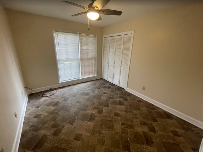 Building Photo - 411 S Audubon Dr