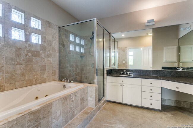 Building Photo - MONTE VISTA TOWNHOME