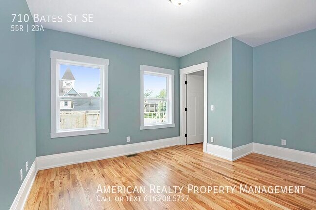 Building Photo - 710 Bates St SE