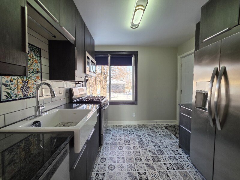 Building Photo - 116 E 27th St