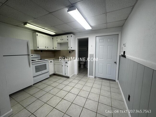 Building Photo - 281 Main St