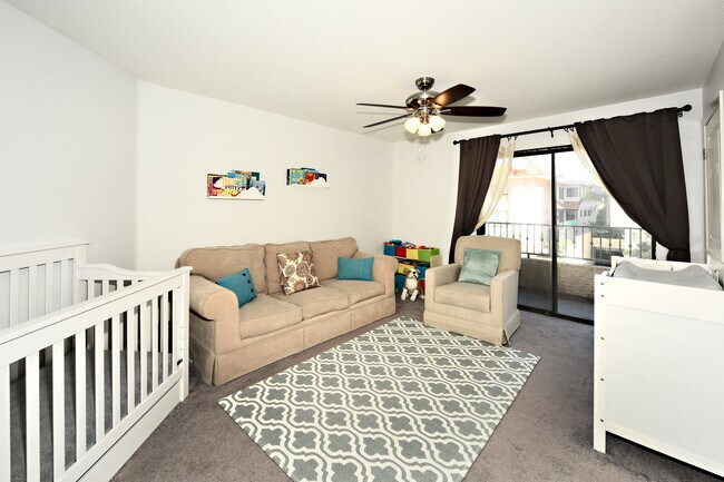 Building Photo - 1633 S Bentley Ave