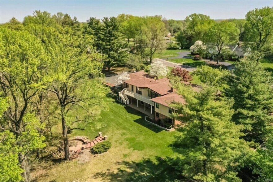 Primary Photo - 139 Ladue Oaks Dr