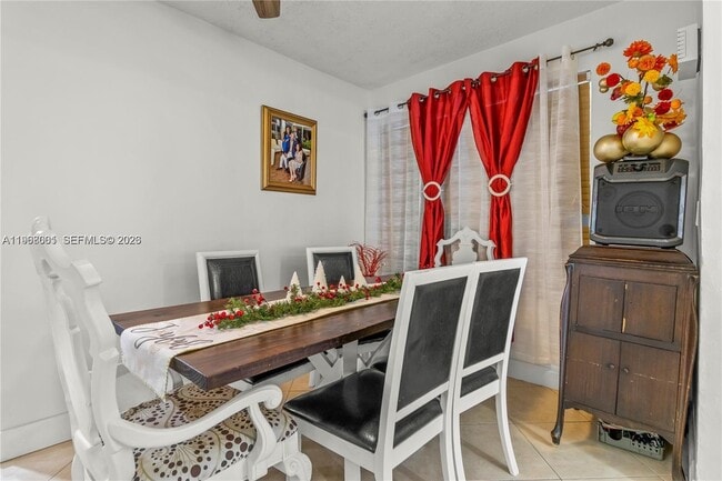 Building Photo - 860 Curtiss Dr