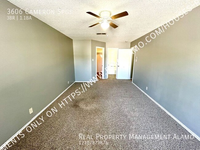 Building Photo - **MOVE-IN SPECIAL** MUST SEE! 3 Bedroom / ...