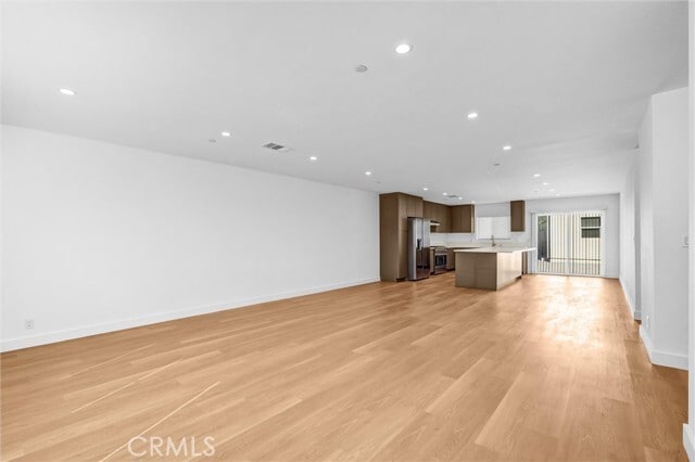 Building Photo - 18225 Chatsworth St