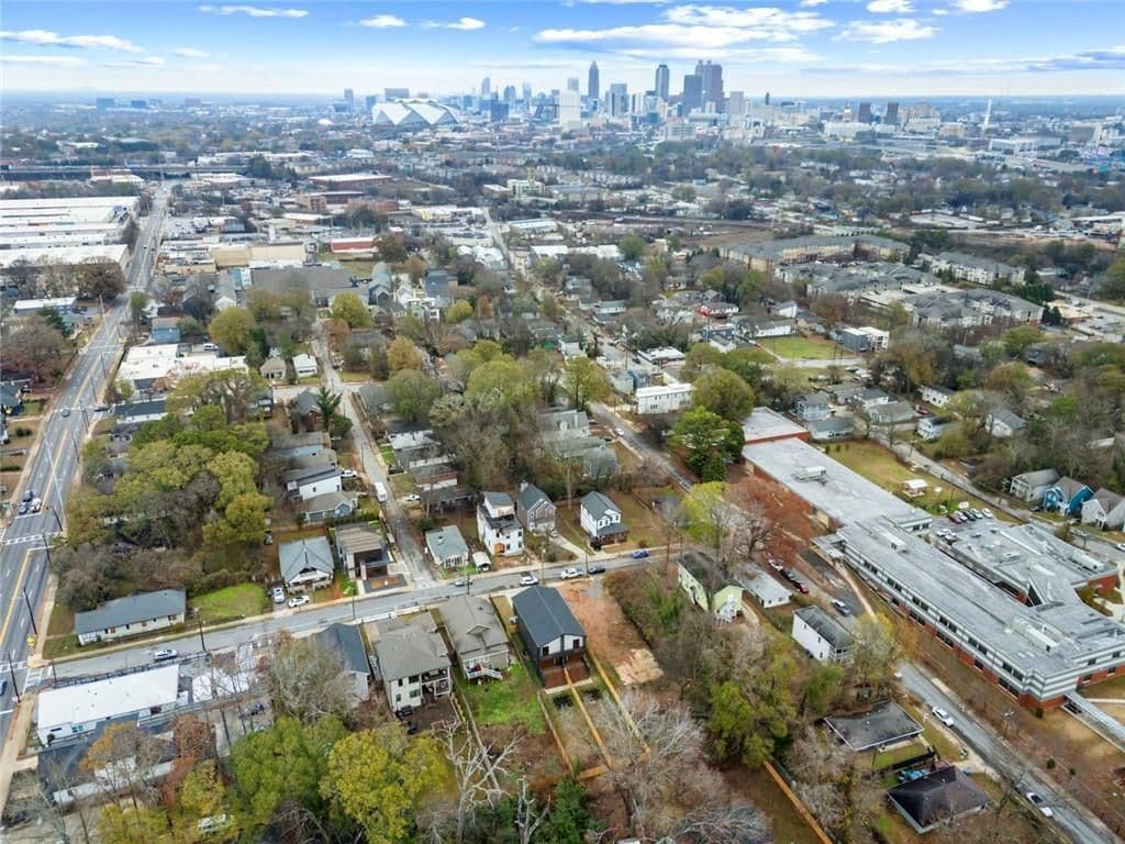 Building Photo - 582 Hope St SW