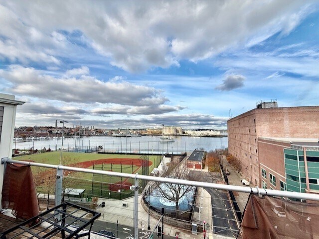 Building Photo - 480 Commercial St