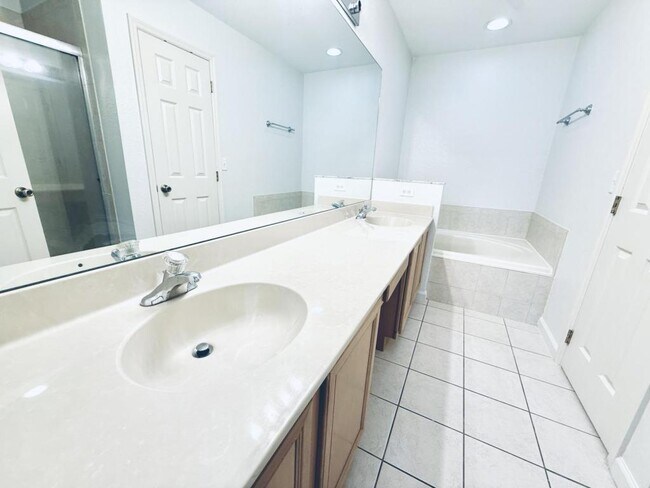 Building Photo - 2983 Ashland Ln S