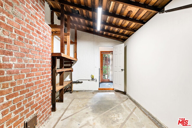 Building Photo - 4171 Kraft Ave
