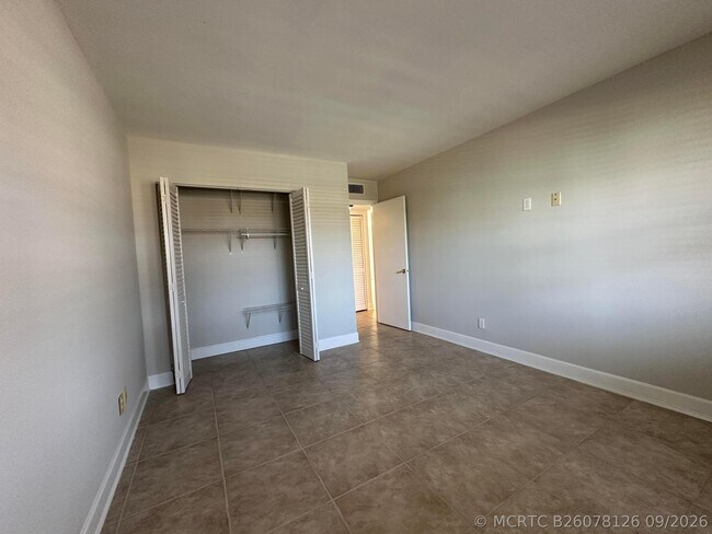 Building Photo - 309 Lake Cir