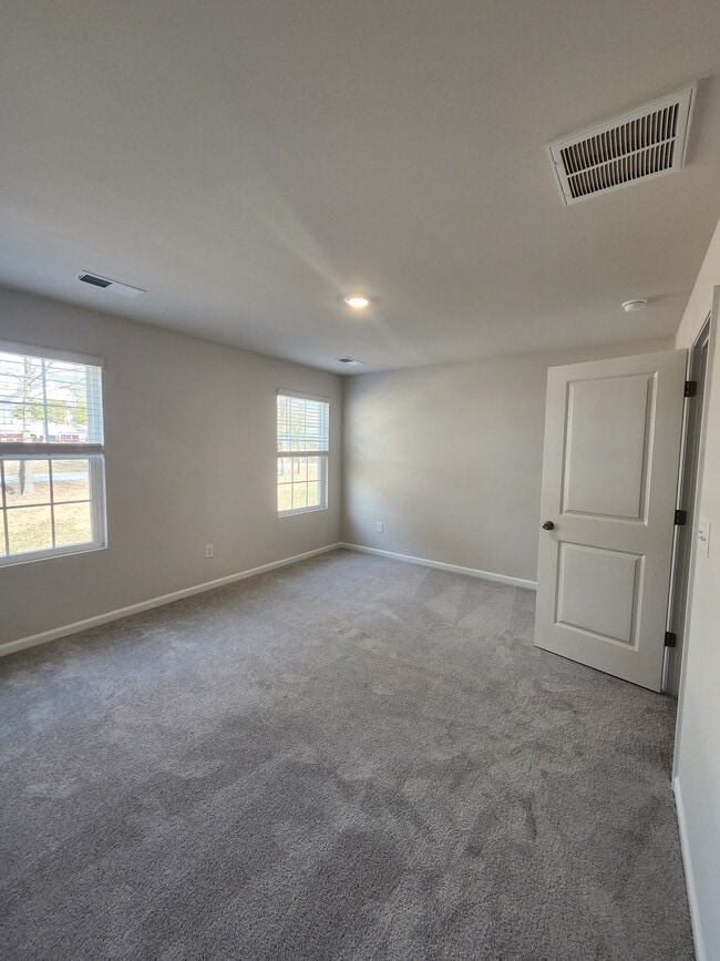 Building Photo - 818 Powder Br Dr