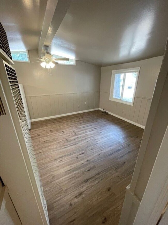 Building Photo - 905 Lapham Dr