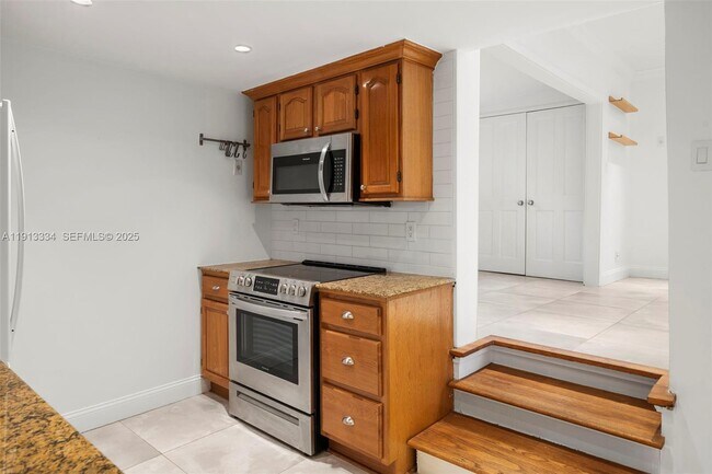 Building Photo - 151 NE 43rd St