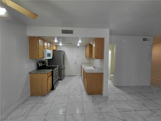 Building Photo - 9617 Pine River Ln