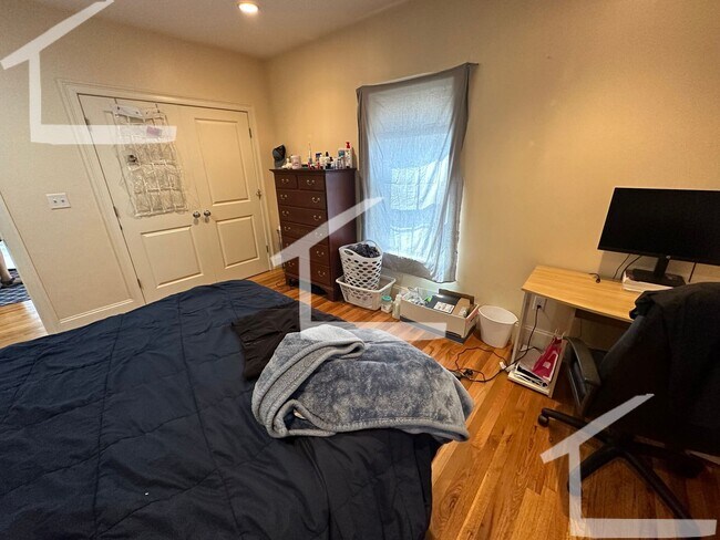 Building Photo - Gorgeous 4 Bed Next to Murray Field Available 9/1/2026
