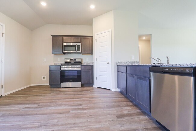 Building Photo - Stunning New Construction Home 4 Bed 2 Bath in Bixby!