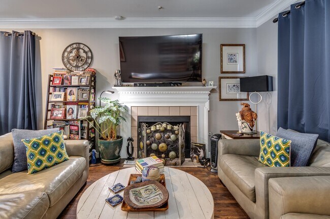 Building Photo - 1986 Eastend Dr