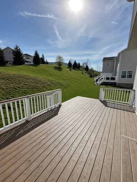 Building Photo - 680 Freedom Dr