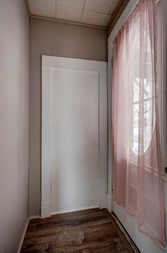 Building Photo - 306 Lime St