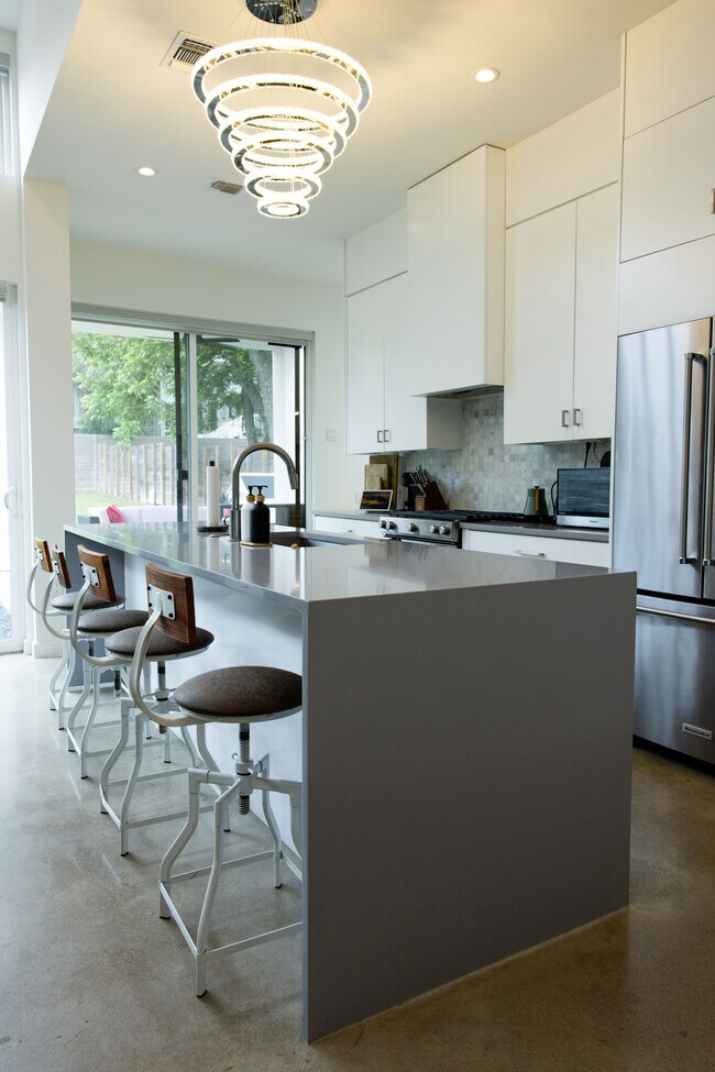 Building Photo - 507 S Park Dr