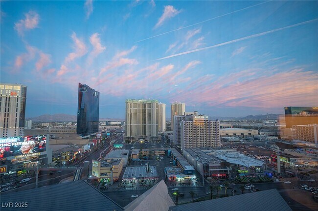 Building Photo - 3722 S Las Vegas Blvd
