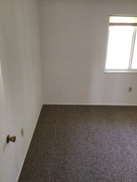 Building Photo - 2275 N Cable Rd