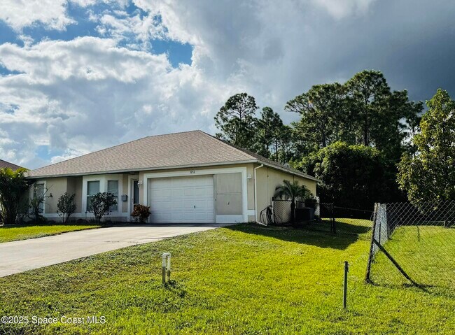 Building Photo - 3232 Wallace Ave