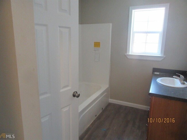 Building Photo - 222 S Mulberry St