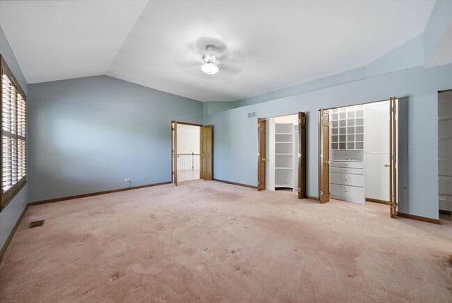 Building Photo - Spacious 4-Bedroom Home with Finished Basement and Modern Upgrades in Grayslake