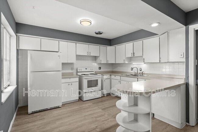 Building Photo - 7249 Pasadena Blvd